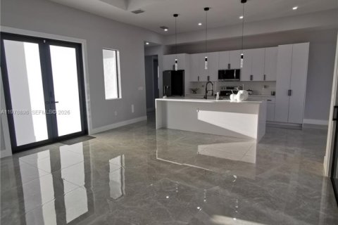 Casa en venta en Cape Coral, Florida, 4 dormitorios, 169.27 m2 № 2047494 - foto 9