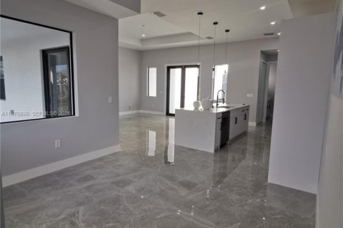 Casa en venta en Cape Coral, Florida, 4 dormitorios, 169.27 m2 № 2047494 - foto 14