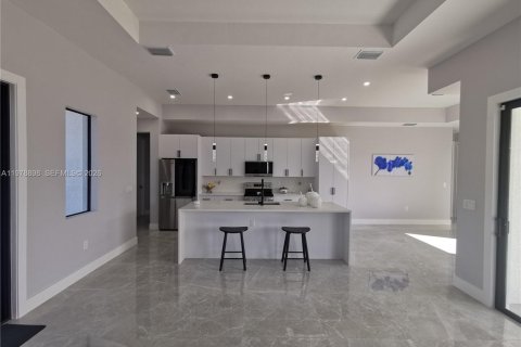 Casa en venta en Cape Coral, Florida, 4 dormitorios, 169.27 m2 № 2047494 - foto 16