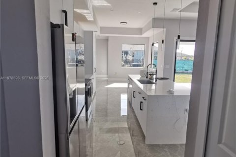 Casa en venta en Cape Coral, Florida, 4 dormitorios, 169.27 m2 № 2047494 - foto 19