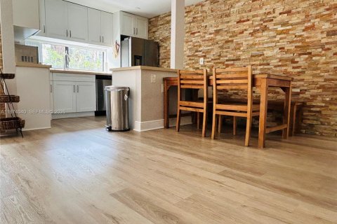 Copropriété à louer à Sunny Isles Beach, Floride: 2 chambres, 91.79 m2 № 2040436 - photo 3