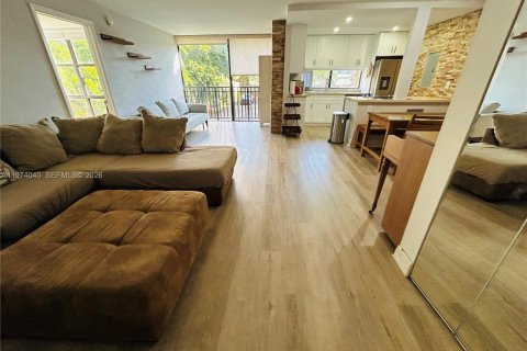 Copropriété à louer à Sunny Isles Beach, Floride: 2 chambres, 91.79 m2 № 2040436 - photo 1