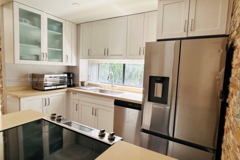 Copropriété à louer à Sunny Isles Beach, Floride: 2 chambres, 91.79 m2 № 2040436 - photo 7