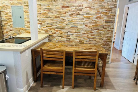 Copropriété à louer à Sunny Isles Beach, Floride: 2 chambres, 91.79 m2 № 2040436 - photo 5