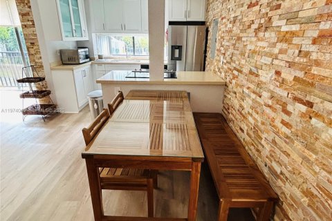 Copropriété à louer à Sunny Isles Beach, Floride: 2 chambres, 91.79 m2 № 2040436 - photo 6