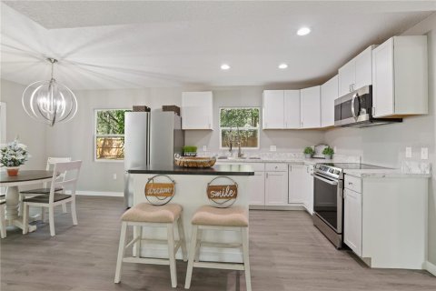Villa ou maison à vendre à Hawthorne, Floride: 2 chambres, 176.89 m2 № 1900383 - photo 2