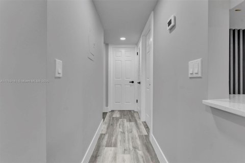 Condo in Delray Beach, Florida, 2 bedrooms  № 1707080 - photo 18