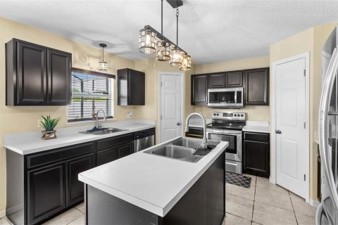 House in Gibsonton, Florida 4 bedrooms, 262.45 sq.m. № 1910858 - photo 7