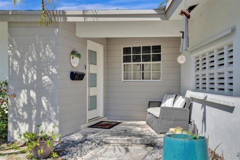 House in Fort Lauderdale, Florida 3 bedrooms, 257.15 sq.m. № 2181591 - photo 2
