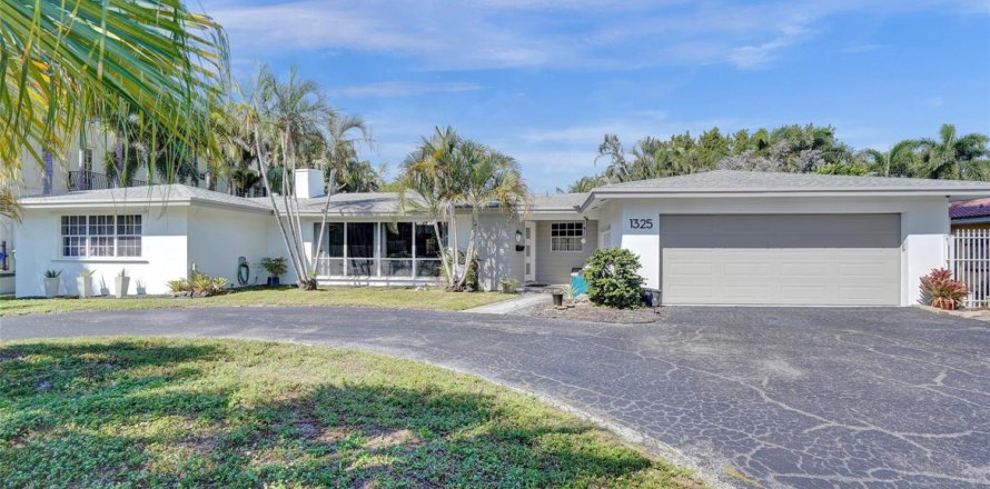 House in Fort Lauderdale, Florida 3 bedrooms, 257.15 sq.m. № 2181591