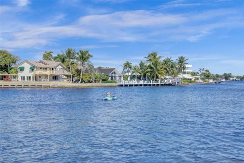 House in Fort Lauderdale, Florida 3 bedrooms, 257.15 sq.m. № 2181591 - photo 4