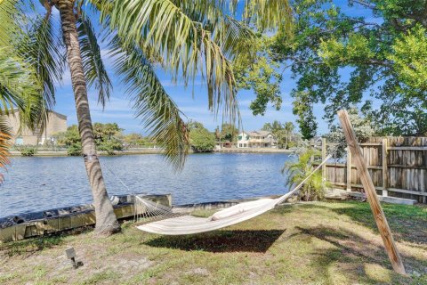 House in Fort Lauderdale, Florida 3 bedrooms, 257.15 sq.m. № 2181591 - photo 8