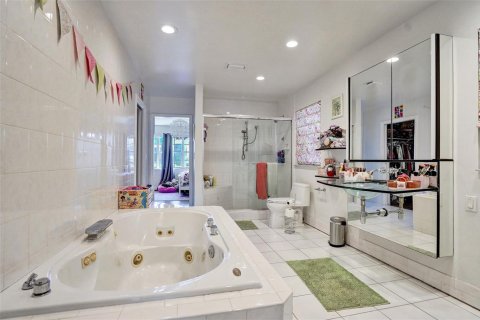 House in Fort Lauderdale, Florida 3 bedrooms, 257.15 sq.m. № 2181591 - photo 26