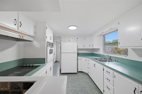 House in Dunedin, Florida 2 bedrooms, 133.13 sq.m. № 2400342 - photo 12