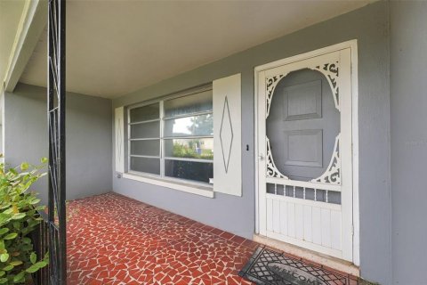 House in Dunedin, Florida 2 bedrooms, 133.13 sq.m. № 2400342 - photo 3