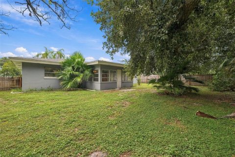House in Dunedin, Florida 2 bedrooms, 133.13 sq.m. № 2400342 - photo 21