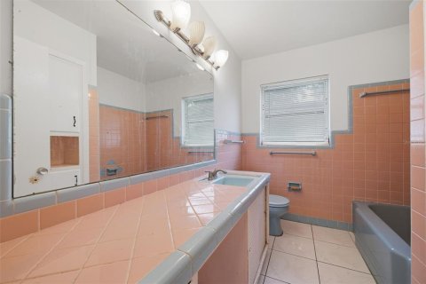 House in Dunedin, Florida 2 bedrooms, 133.13 sq.m. № 2400342 - photo 15