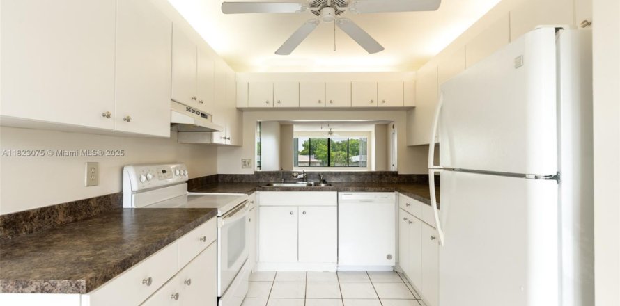 Condo à Tamarac, Floride, 2 chambres № 1937823