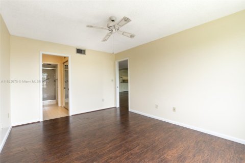 Copropriété à vendre à Tamarac, Floride: 2 chambres, 114.08 m2 № 1937823 - photo 13