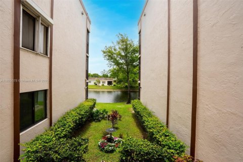 Copropriété à vendre à Tamarac, Floride: 2 chambres, 114.08 m2 № 1937823 - photo 23