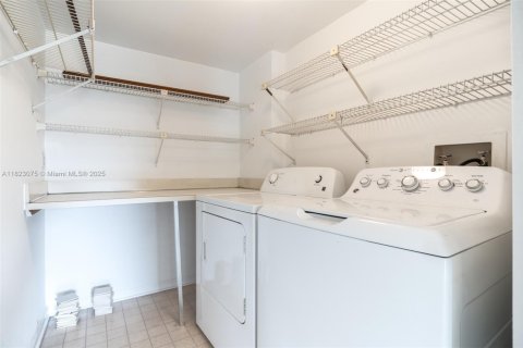 Copropriété à vendre à Tamarac, Floride: 2 chambres, 114.08 m2 № 1937823 - photo 12