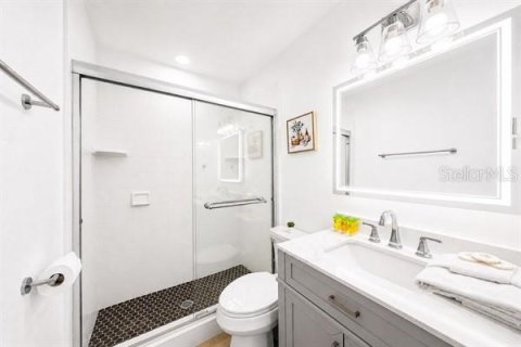 House in Treasure Island, Florida 3 bedrooms, 141.4 sq.m. № 2310929 - photo 18