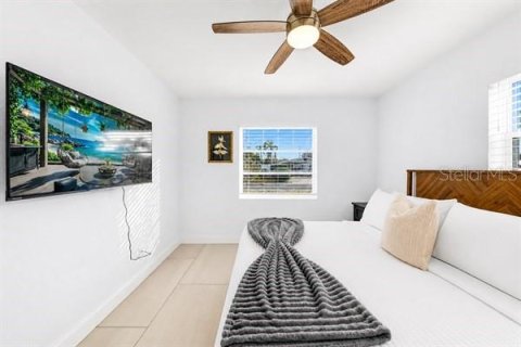 House in Treasure Island, Florida 3 bedrooms, 141.4 sq.m. № 2310929 - photo 27