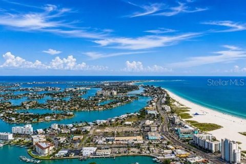 House in Treasure Island, Florida 3 bedrooms, 141.4 sq.m. № 2310929 - photo 7