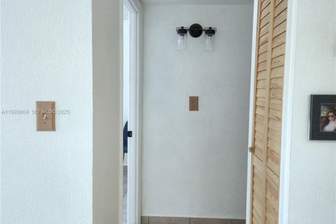 Снять в аренду кондоминиум в Хайалиа, Флорида 1 спальня, 55.74м2, № 1986874 - фото 10