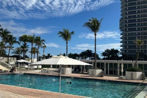 Condo in Bal Harbour, Florida  № 1956436 - photo 3