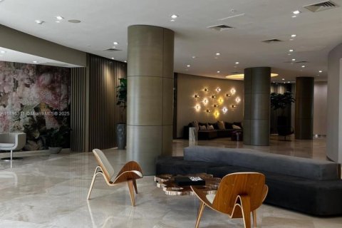 Condo in Bal Harbour, Florida  № 1956436 - photo 16