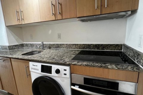 Condo in Bal Harbour, Florida  № 1956436 - photo 7