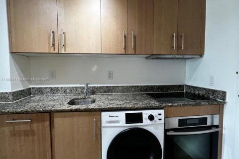 Condo in Bal Harbour, Florida  № 1956436 - photo 8