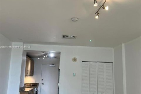 Condo in Bal Harbour, Florida  № 1956436 - photo 9