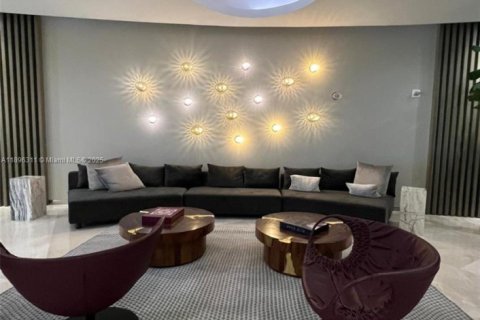 Condo in Bal Harbour, Florida  № 1956436 - photo 17