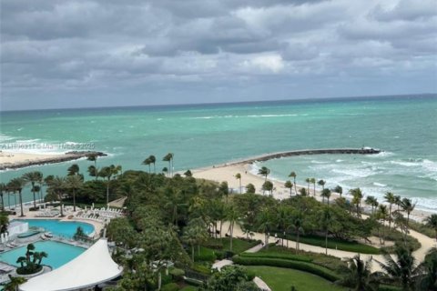 Condo in Bal Harbour, Florida  № 1956436 - photo 2