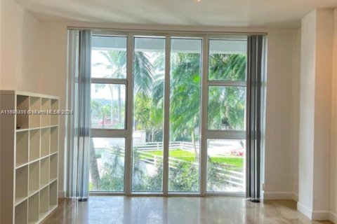 Condo in Bal Harbour, Florida  № 1956436 - photo 12