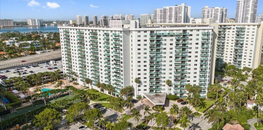 Condo à Sunny Isles Beach, Floride, 1 chambre  № 1946865