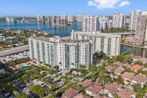 Copropriété à louer à Sunny Isles Beach, Floride: 1 chambre, 93.37 m2 № 1946865 - photo 2