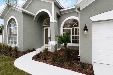House in Brandon, Florida 5 bedrooms, 267.74 sq.m. № 2324422 - photo 2
