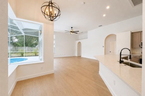 House in Brandon, Florida 5 bedrooms, 267.74 sq.m. № 2324422 - photo 3