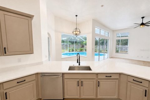 House in Brandon, Florida 5 bedrooms, 267.74 sq.m. № 2324422 - photo 20