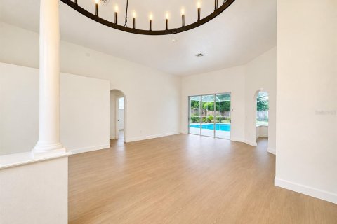 House in Brandon, Florida 5 bedrooms, 267.74 sq.m. № 2324422 - photo 8