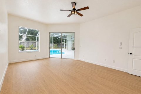 House in Brandon, Florida 5 bedrooms, 267.74 sq.m. № 2324422 - photo 12