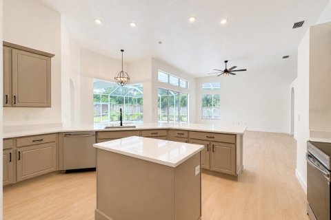 House in Brandon, Florida 5 bedrooms, 267.74 sq.m. № 2324422 - photo 22