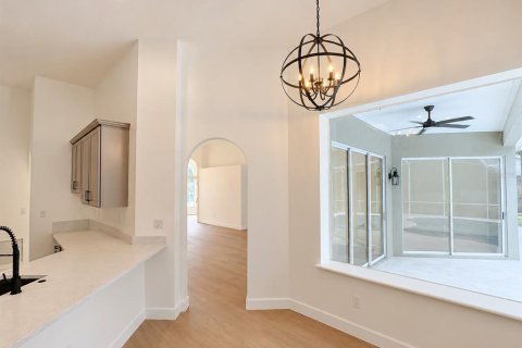 House in Brandon, Florida 5 bedrooms, 267.74 sq.m. № 2324422 - photo 19