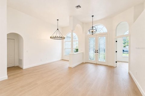 House in Brandon, Florida 5 bedrooms, 267.74 sq.m. № 2324422 - photo 6