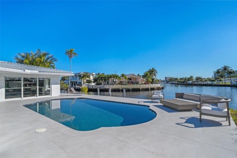 House in Pompano Beach, Florida 3 bedrooms, 180.04 sq.m. № 2031651 - photo 15