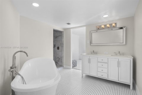 House in Pompano Beach, Florida 3 bedrooms, 180.04 sq.m. № 2031651 - photo 11