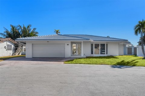 House in Pompano Beach, Florida 3 bedrooms, 180.04 sq.m. № 2031651 - photo 3